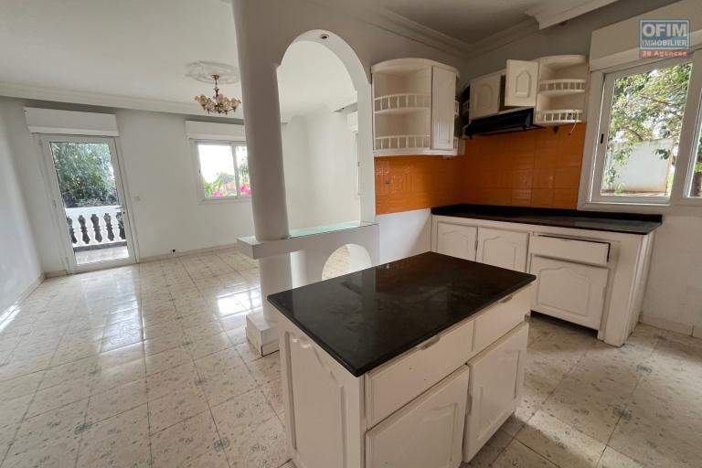 Une villa F6 avec piscine à Ambohitrarahaba Androhibe