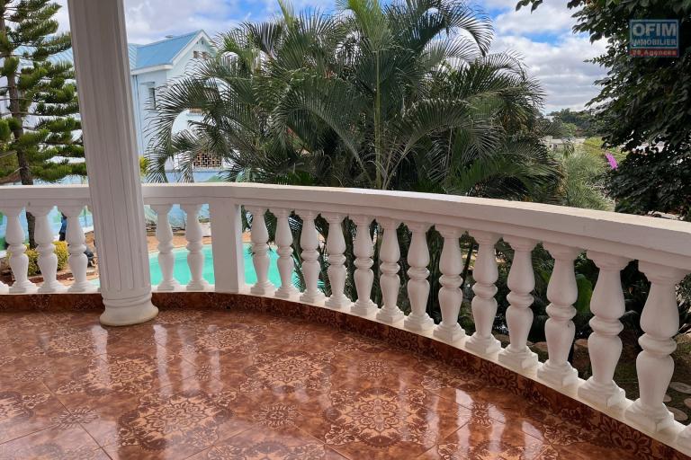 Une villa F6 avec piscine à Ambohitrarahaba Androhibe