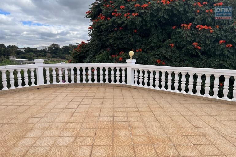 Une villa F6 avec piscine à Ambohitrarahaba Androhibe