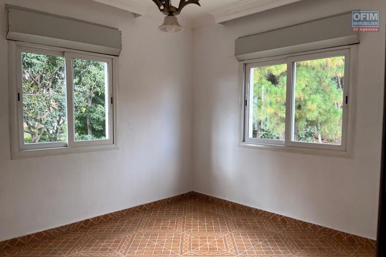 Une villa F6 avec piscine à Ambohitrarahaba Androhibe