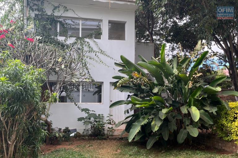 Une villa F6 avec piscine à Ambohitrarahaba Androhibe