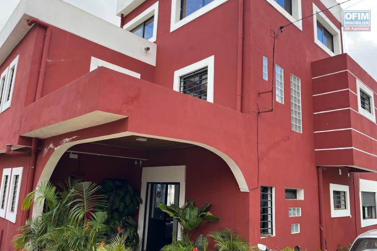 Une villa F5 sur 3 niveaux à Ambohitrarahaba