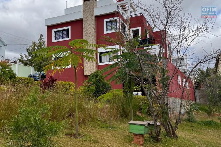 Une villa F5 sur 3 niveaux à Ambohitrarahaba