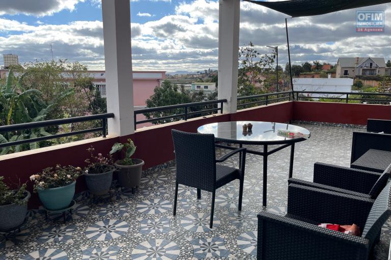 Une villa F5 sur 3 niveaux à Ambohitrarahaba