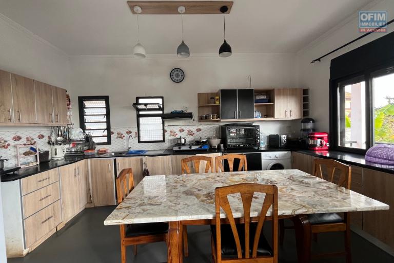 Une villa F5 sur 3 niveaux à Ambohitrarahaba