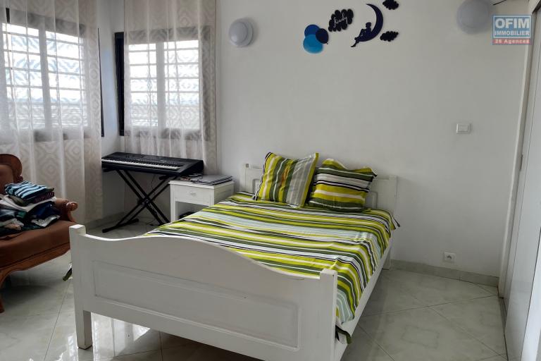 Une villa F5 sur 3 niveaux à Ambohitrarahaba
