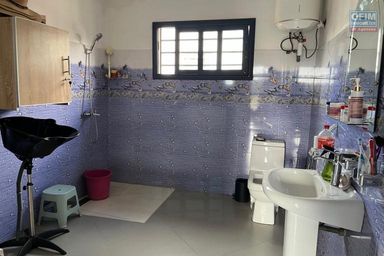 Une villa F5 sur 3 niveaux à Ambohitrarahaba