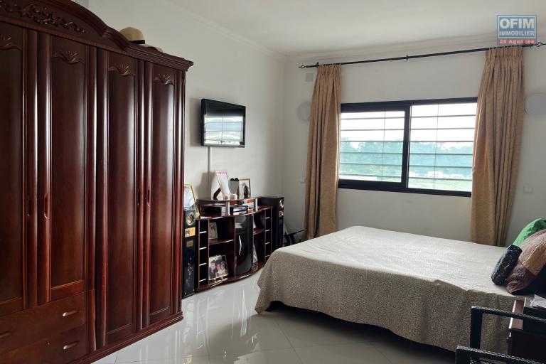 Une villa F5 sur 3 niveaux à Ambohitrarahaba