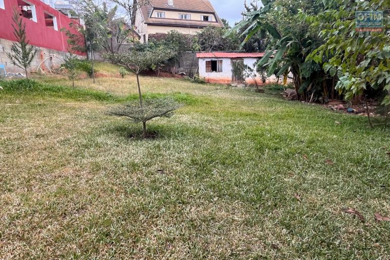 Une villa F5 sur 3 niveaux à Ambohitrarahaba