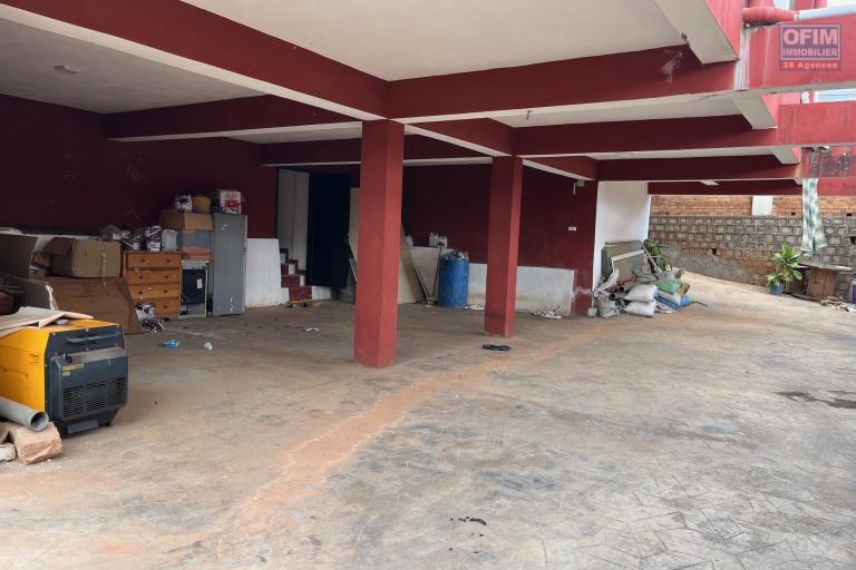 Une villa F5 sur 3 niveaux à Ambohitrarahaba
