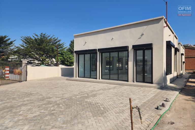 A LOUER - LOCAL NEUF DE STANDING - 230m2 - ANDRANOMENA/AMBOHIBAO