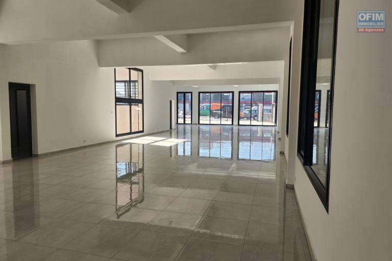 A LOUER - LOCAL NEUF DE STANDING - 230m2 - ANDRANOMENA/AMBOHIBAO