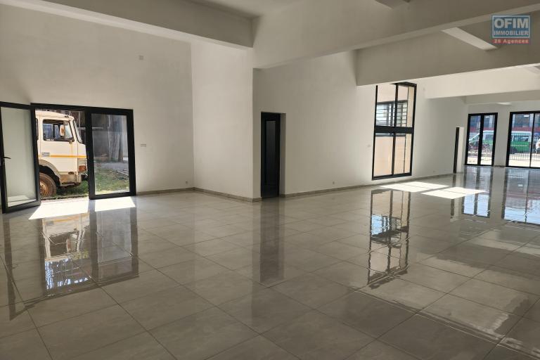 A LOUER - LOCAL NEUF DE STANDING - 230m2 - ANDRANOMENA/AMBOHIBAO