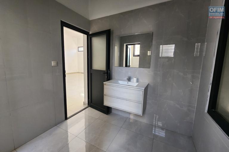 A LOUER - LOCAL NEUF DE STANDING - 230m2 - ANDRANOMENA/AMBOHIBAO