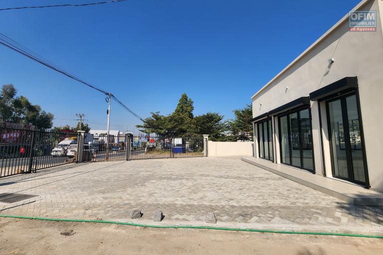 A LOUER - LOCAL NEUF DE STANDING - 230m2 - ANDRANOMENA/AMBOHIBAO
