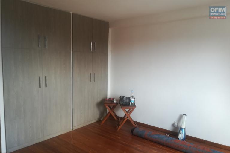 Une villa F4 à étage à Ambatomaro ( CONTACT LALAINA )