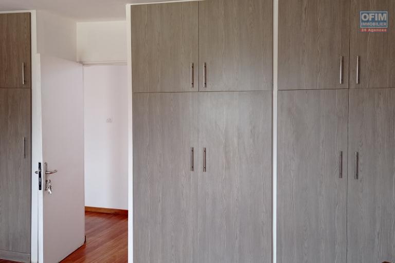 Une villa F4 à étage à Ambatomaro ( CONTACT LALAINA 034 08 583 76 )