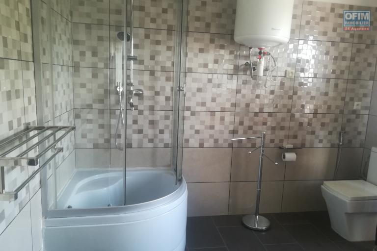 Une villa F4 à étage à Ambatomaro ( CONTACT LALAINA )