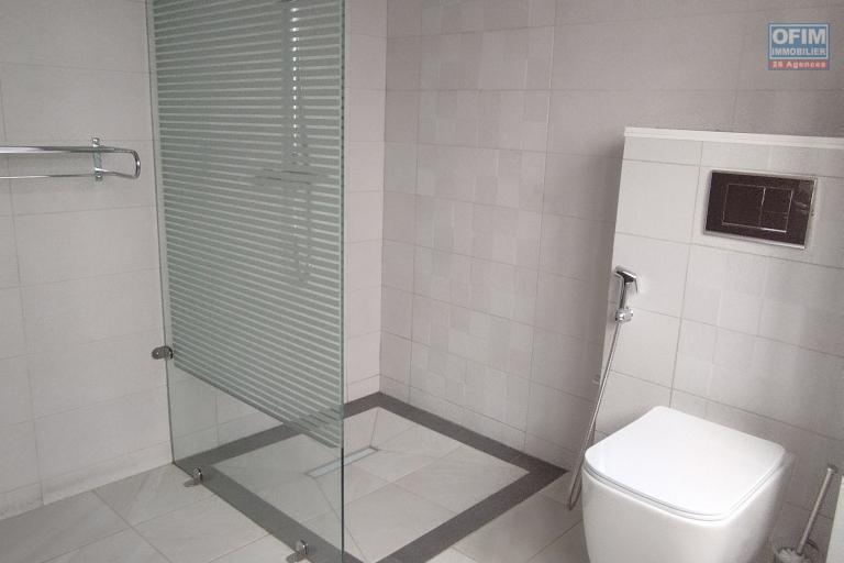 A LOUER, bel appartement  T4, neuf, dans un immeuble sécurisé à By Pass- Imerimanjaka