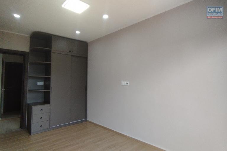 A LOUER, bel appartement  T4, neuf, dans un immeuble sécurisé à By Pass- Imerimanjaka