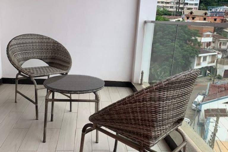 Un appartement T4 meublé à Antsakaviro ( CONTACT LALAINA )