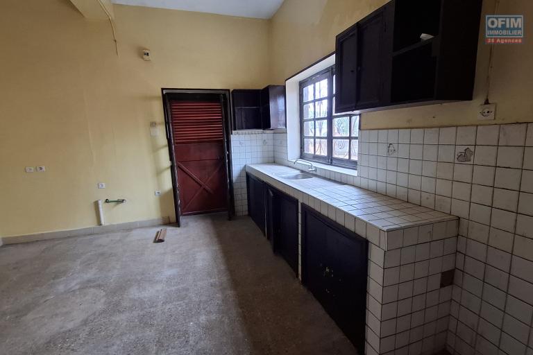 Villa F4 en location sur Ambohitrarahaba à environ 2 minutes de la route principale et moins de10min du lycée français