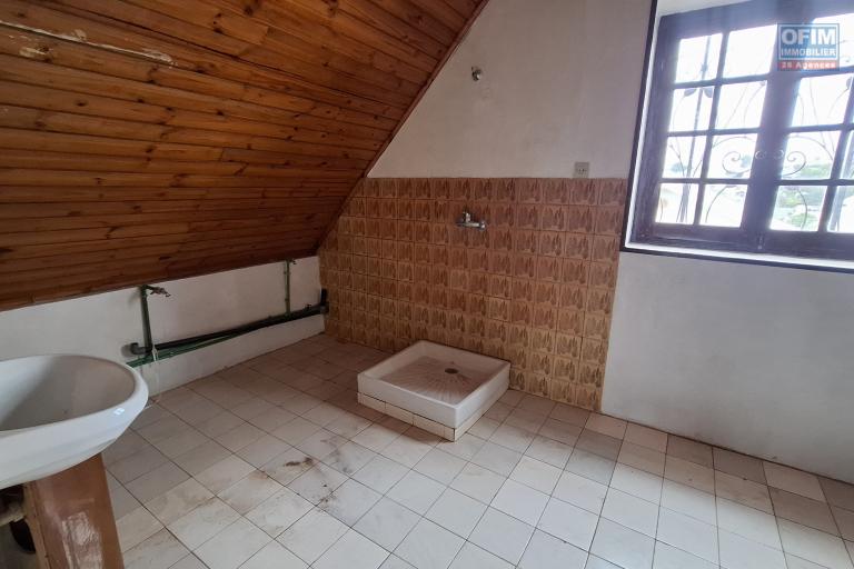Villa F4 en location sur Ambohitrarahaba à environ 2 minutes de la route principale et moins de10min du lycée français