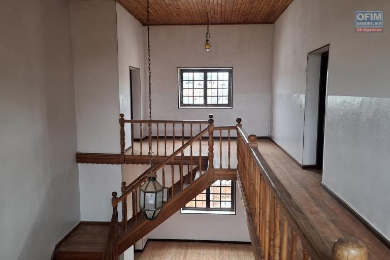 Villa F4 en location sur Ambohitrarahaba à environ 2 minutes de la route principale et moins de10min du lycée français