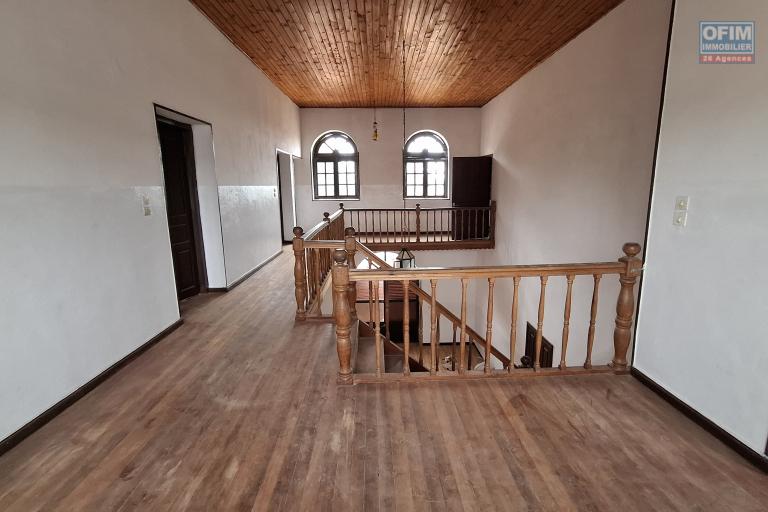 Villa F4 en location sur Ambohitrarahaba à environ 2 minutes de la route principale et moins de10min du lycée français