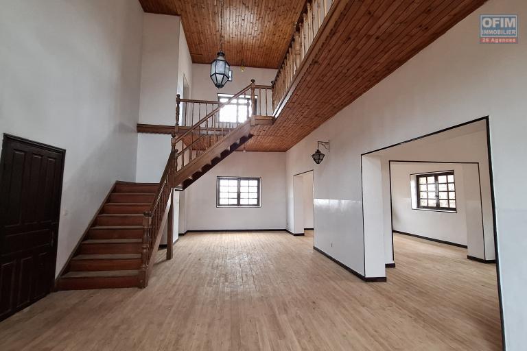 Villa F4 en location sur Ambohitrarahaba à environ 2 minutes de la route principale et moins de10min du lycée français