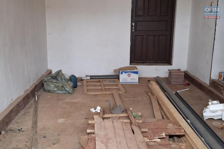 Villa F4 en location sur Ambohitrarahaba à environ 2 minutes de la route principale et moins de10min du lycée français