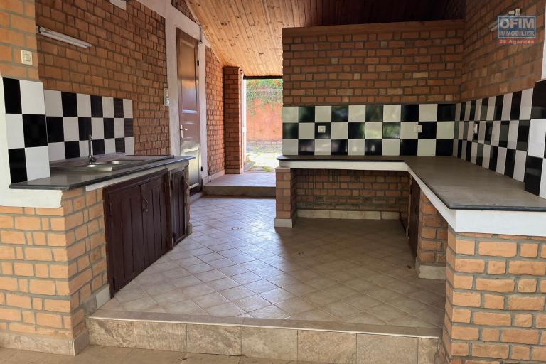 Une villa basse F4 dans une petite résidence à Ilafy