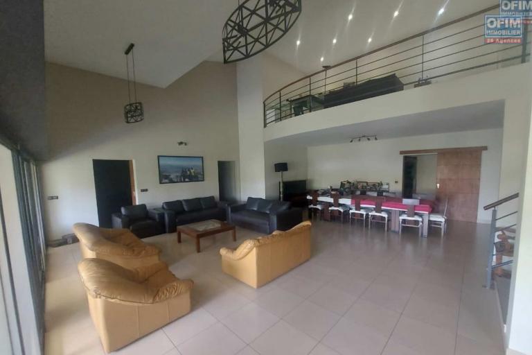 A vendre, belle villa F7 de  standing sur 1500 M2 de terrain sur Ambatoroka- Antananarivo