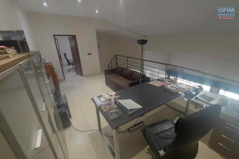A vendre, belle villa F7 de  standing sur 1500 M2 de terrain sur Ambatoroka- Antananarivo