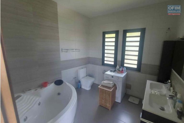 A vendre, belle villa F7 de  standing sur 1500 M2 de terrain sur Ambatoroka- Antananarivo