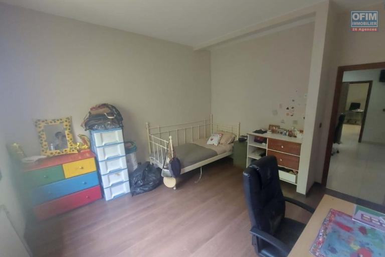 A vendre, belle villa F7 de  standing sur 1500 M2 de terrain sur Ambatoroka- Antananarivo