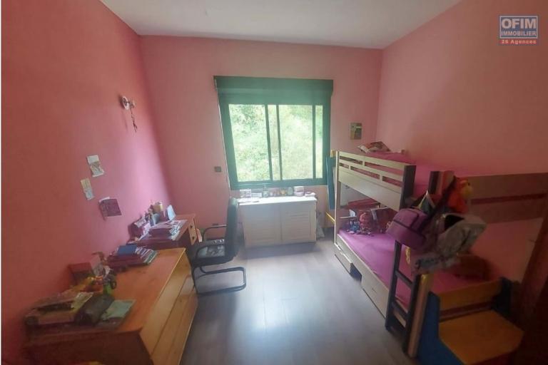 A vendre, belle villa F7 de  standing sur 1500 M2 de terrain sur Ambatoroka- Antananarivo