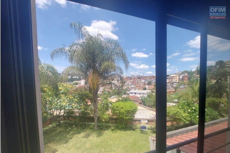 A vendre, belle villa F7 de  standing sur 1500 M2 de terrain sur Ambatoroka- Antananarivo