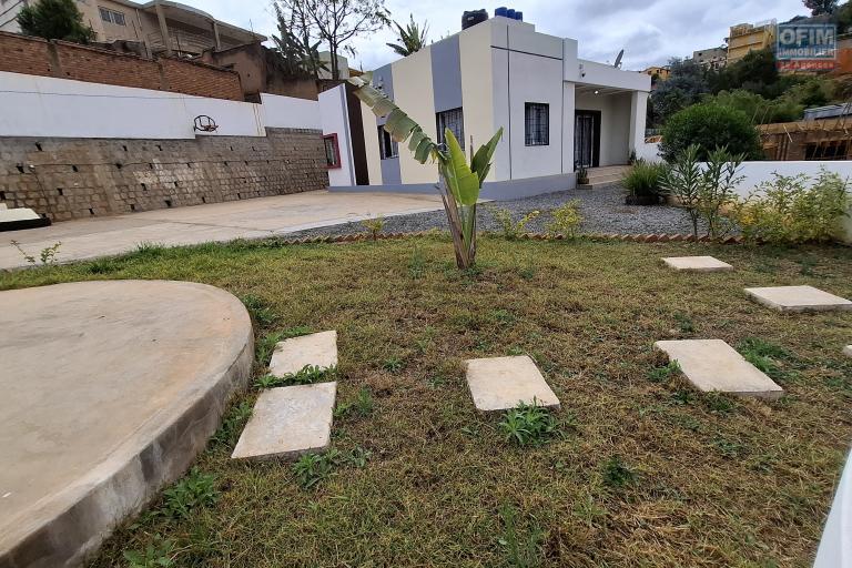 OFIM immobilier offre en location une villa F4 sur Ambatobe à 5min du lycée français