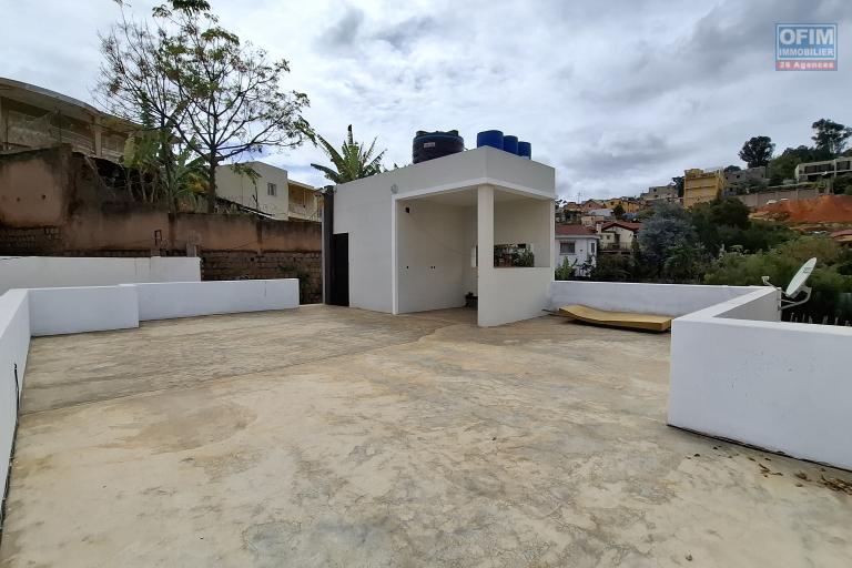 OFIM immobilier offre en location une villa F4 sur Ambatobe à 5min du lycée français
