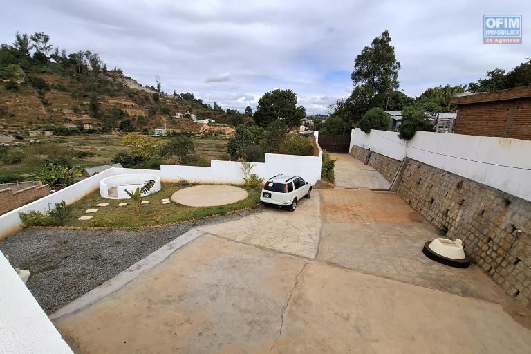 OFIM immobilier offre en location une villa F4 sur Ambatobe à 5min du lycée français