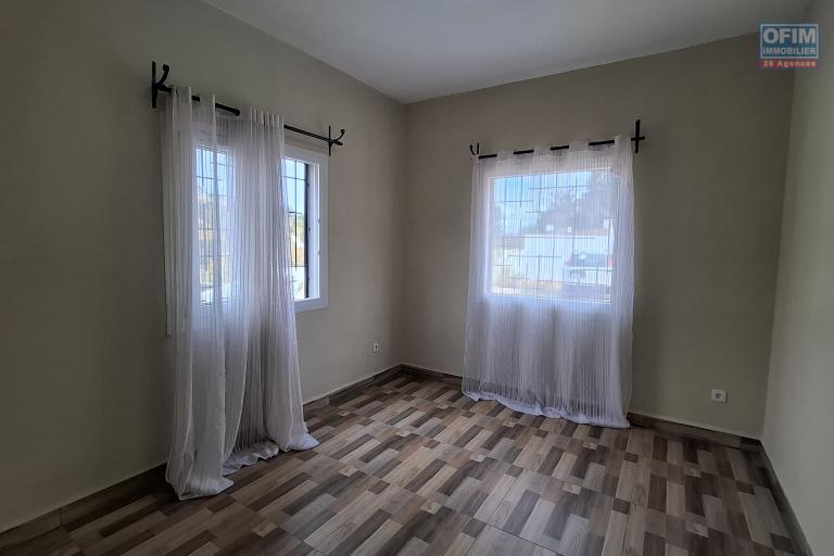 OFIM immobilier offre en location une villa F4 sur Ambatobe à 5min du lycée français