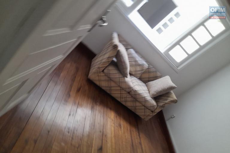 Un appartement T3 semi meublé à Amparibe