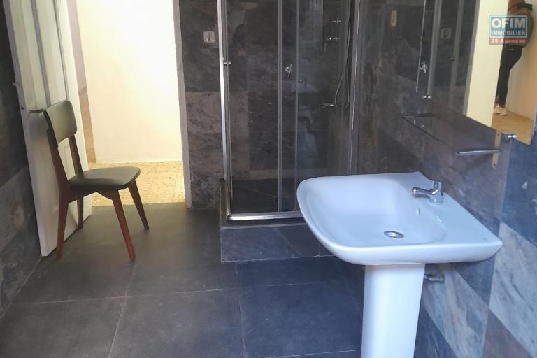 Un appartement T3 semi meublé à Amparibe