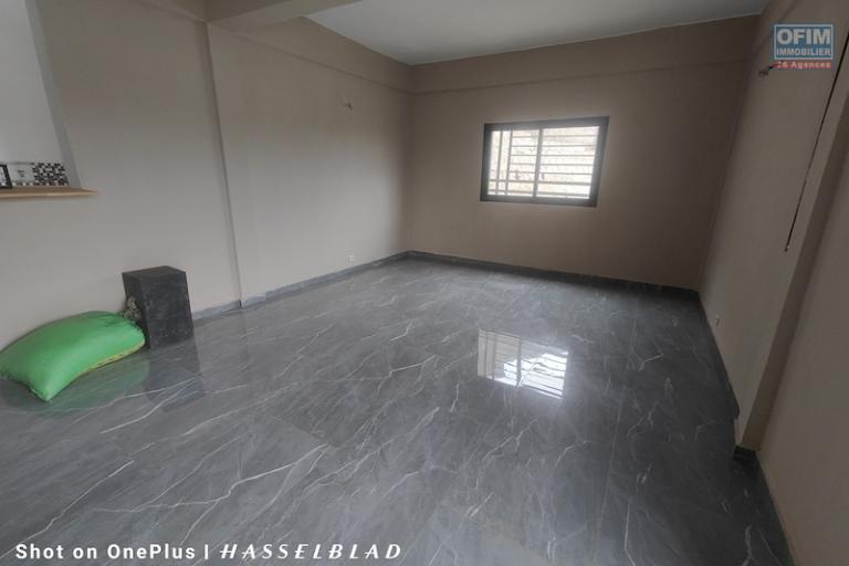 A vendre maison F4 sur terrain de 450M2 de terrain. Contact Mr Jacky