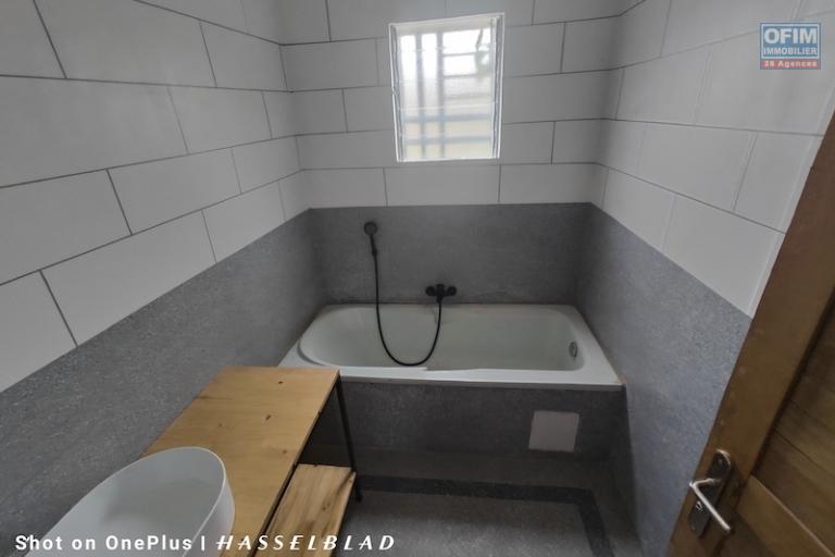 A vendre maison F4 sur terrain de 450M2 de terrain. Contact Mr Jacky 0340244304