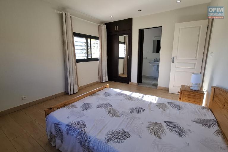 OFIM immobilier  loue un appartement T3 meublé équipé sur Ivato, à 5min de l'aéroport.