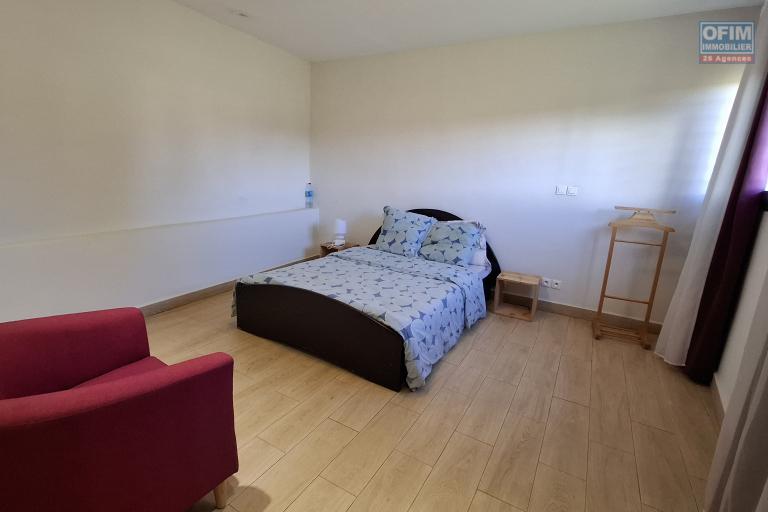 OFIM immobilier  loue un appartement T3 meublé équipé sur Ivato, à 5min de l'aéroport.