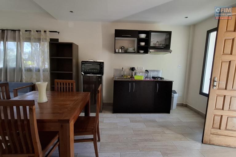 OFIM Immobilier loue un appartement T2 meublé équipé sur Ivato avec piscine dans une résidence sécurisée 24/24