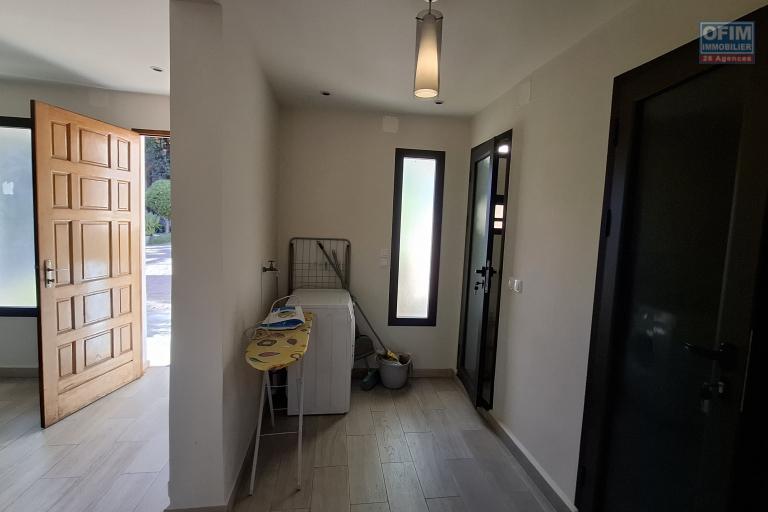 OFIM Immobilier loue un appartement T2 meublé équipé sur Ivato avec piscine dans une résidence sécurisée 24/24